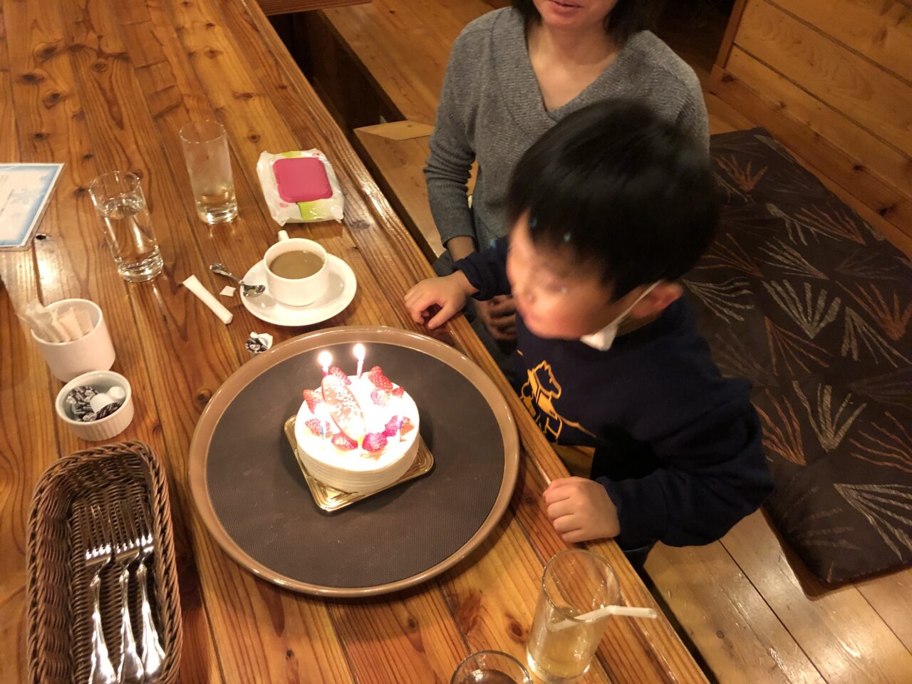 5歳誕生日　ケーキでお祝い